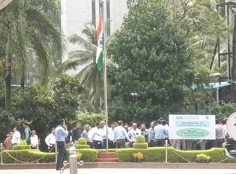 Officers Stage silent protest outside SEBI 
